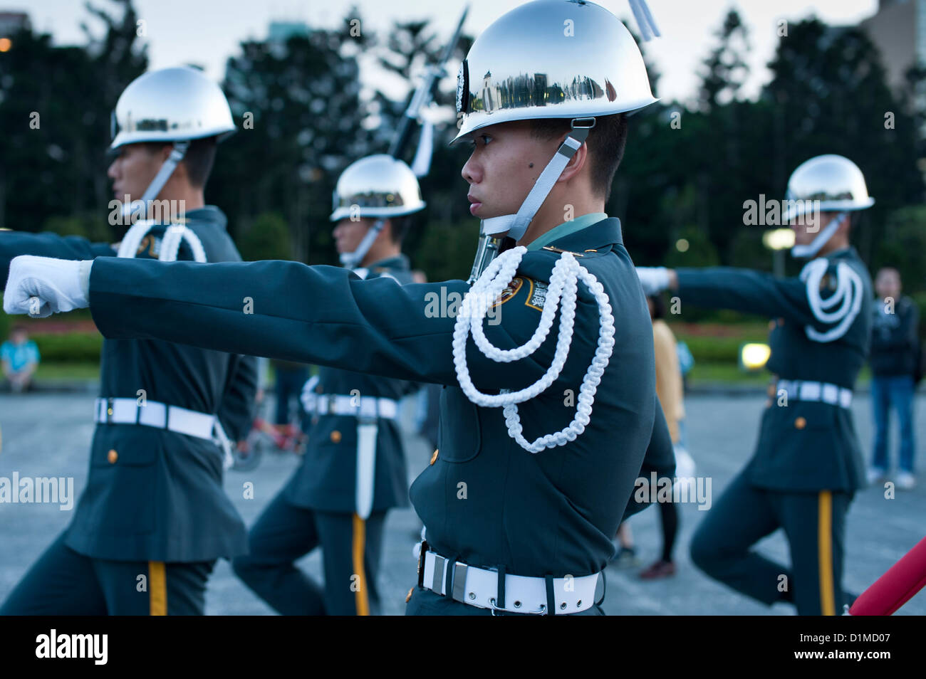 Abbassando la cerimonia della bandiera, Liberty Square, Taipei Foto Stock