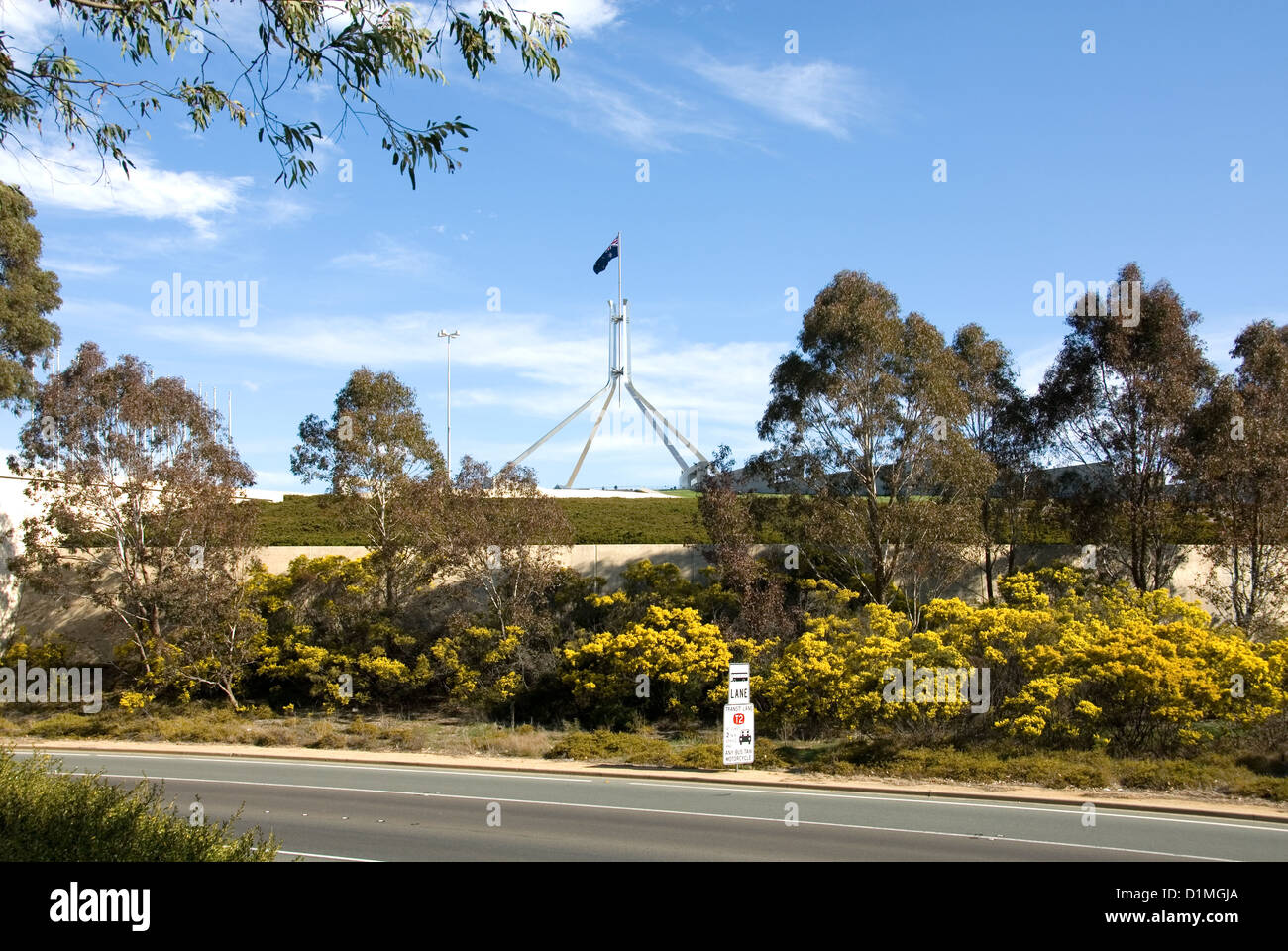 Una strada di fronte la casa del Parlamento, Canberra, Australia Foto Stock