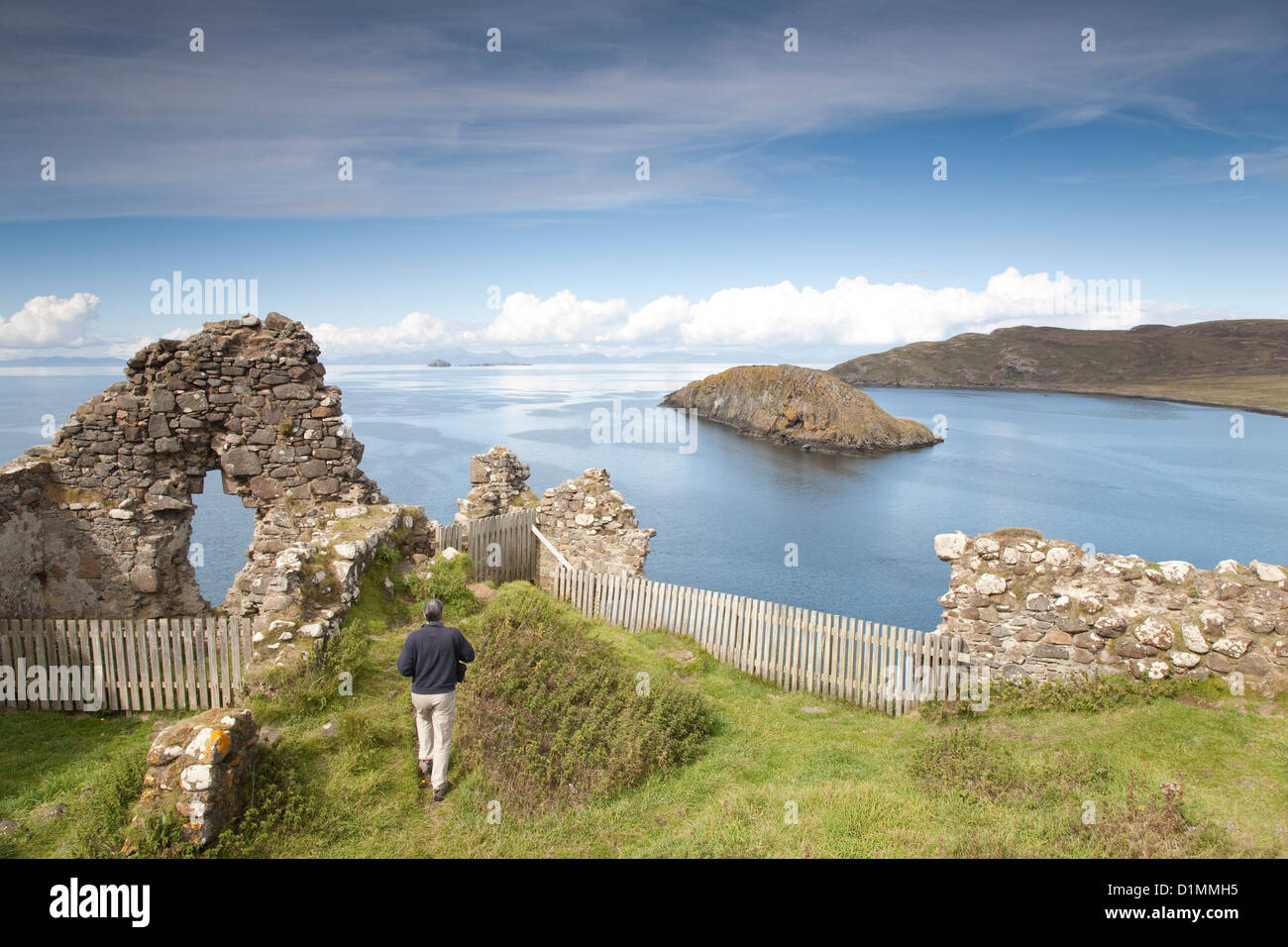 Il castello di Duntulm e Tulm Bay; Trotternish; Isola di Skye; Scozia - UK Foto Stock