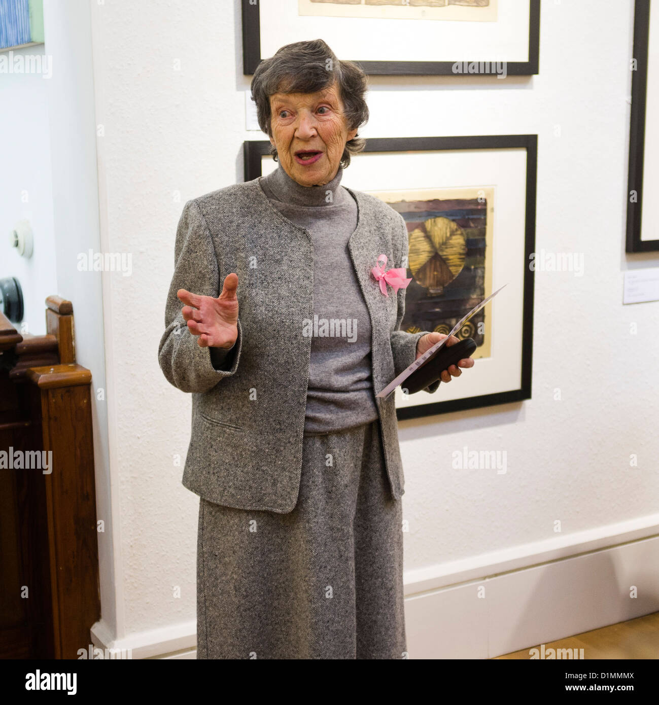 RUTH LAMBERT all'apertura ufficiale della "30 anni di disegni e stampe di Paul Croft' Museo di Arte Moderna (MoMA) Galles Foto Stock
