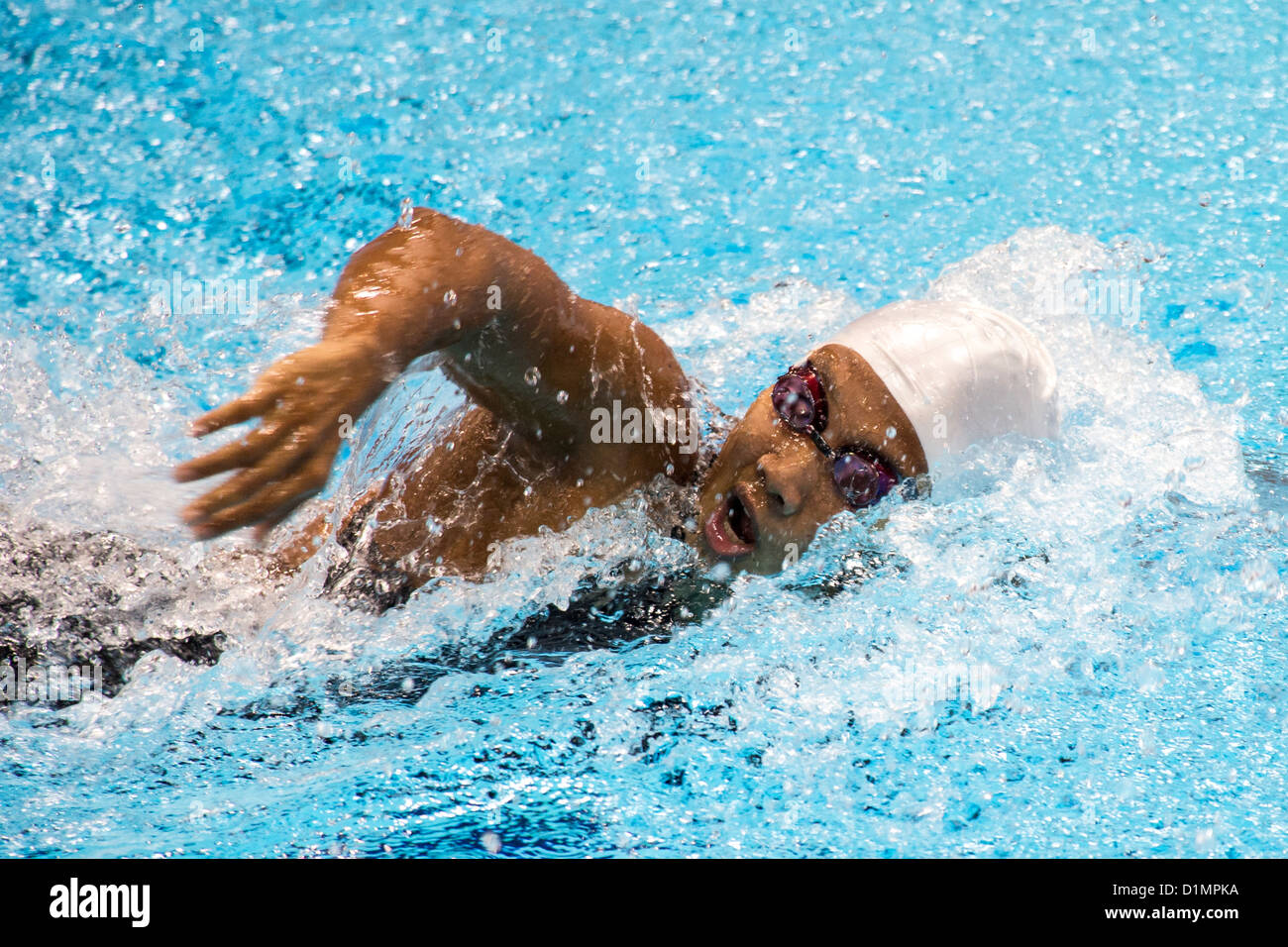 Nuotatore femminile in azione di freestyle. Foto Stock