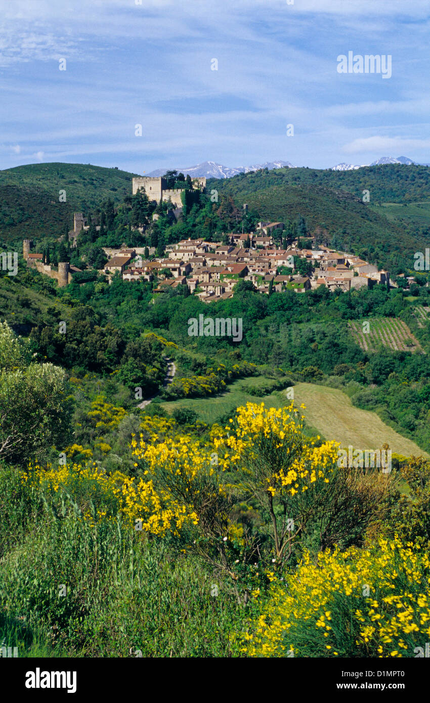 Villaggio di Castelnou Pirenei orientali, Languedoc-Roussillon, Francia Foto Stock