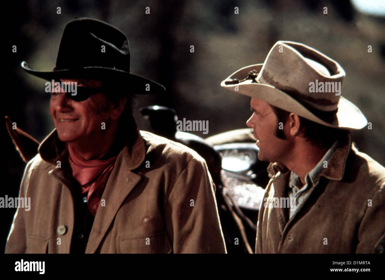 Der Maresciallo maresciallo, John Wayne, Glen Campbell Der Texas Ranger 'La Boeuf' (Glen Campbell, r), der hinter gleichen dem Mann Foto Stock