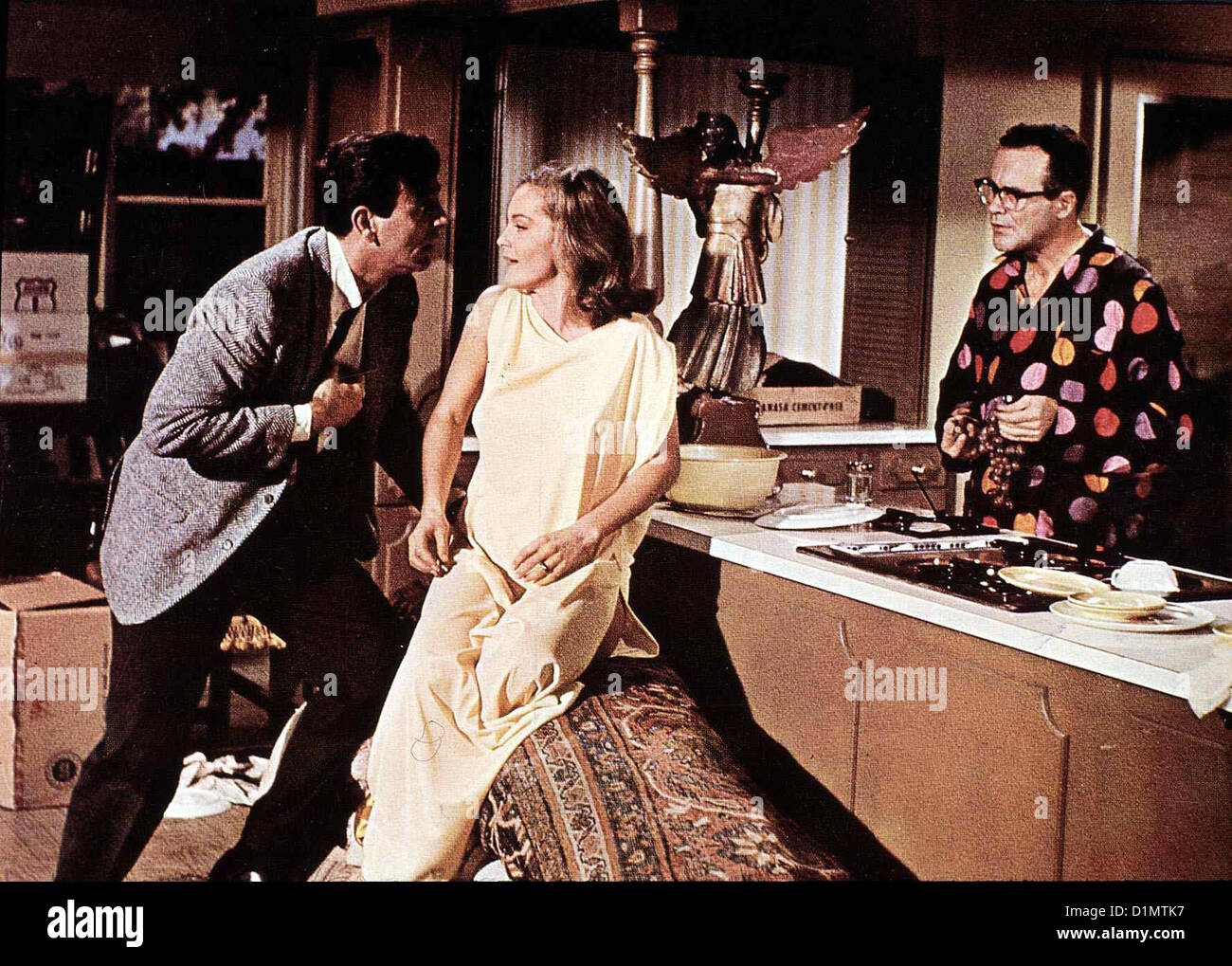 " Leih Mir Deinen Mann Good Neighbor Sam Michael Connors, Romy Schneider, Jack Lemmon Janet Lagerlof (Romy Schneider) und Sam Foto Stock