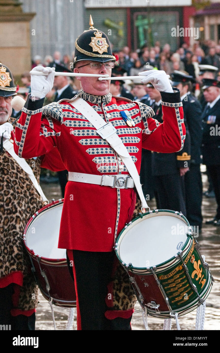 Bandsman del civile-presidiati Lancastrian Brigade Band al 2012 Giorno del Ricordo Parade di Preston, Lancashire Foto Stock