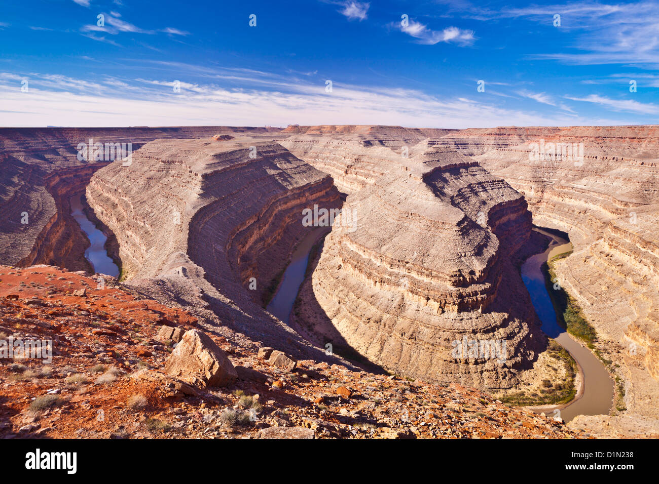 Il fiume San Juan serpeggianti per formare statale Goosenecks State Reserve Utah, Stati Uniti d'America, America del Nord STATI UNITI D'AMERICA Foto Stock