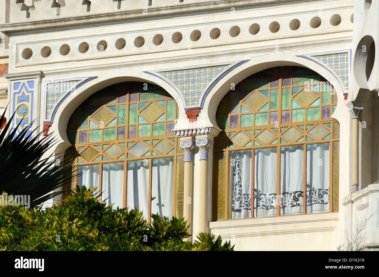 Finestra di stile Arabo o Orientale a la Palestine Oriental o Belle Epoque Villa o Casa a l'Estaque lungomare Marseille Provence France Foto Stock