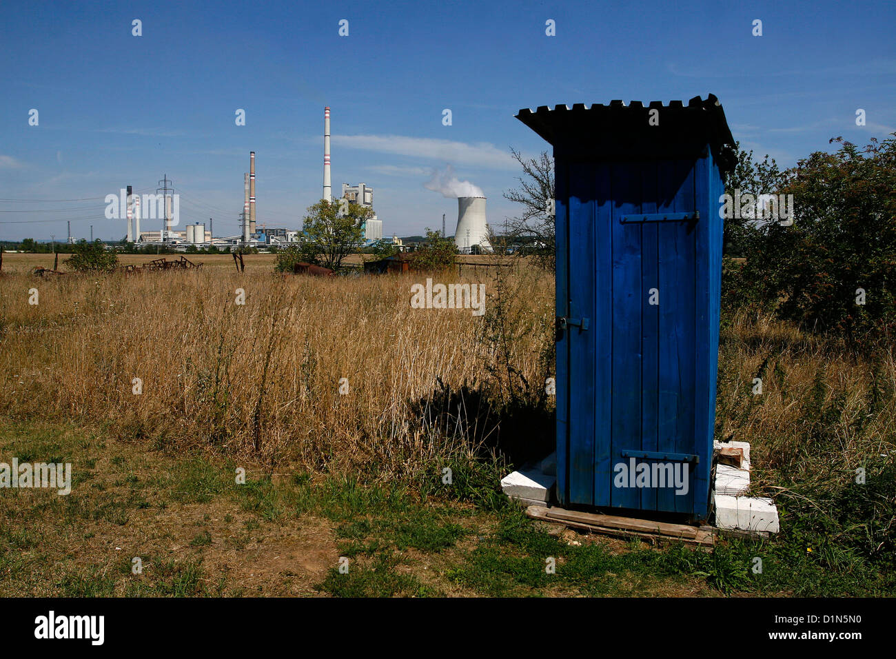 Old Outhouse, bagno in legno blu casa nel paesaggio Repubblica Ceca Foto Stock