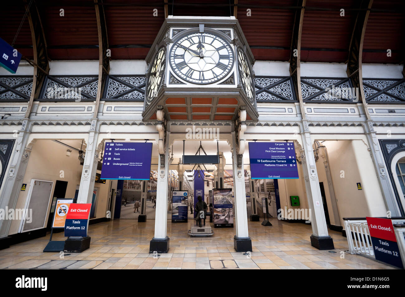 La stazione ferroviaria di Paddington orologio, London, England, Regno Unito Foto Stock