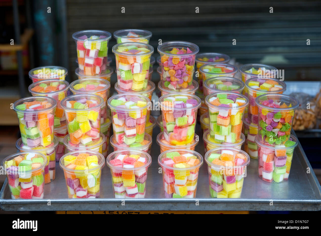 I bicchieri di plastica di caramelle gommose Foto Stock