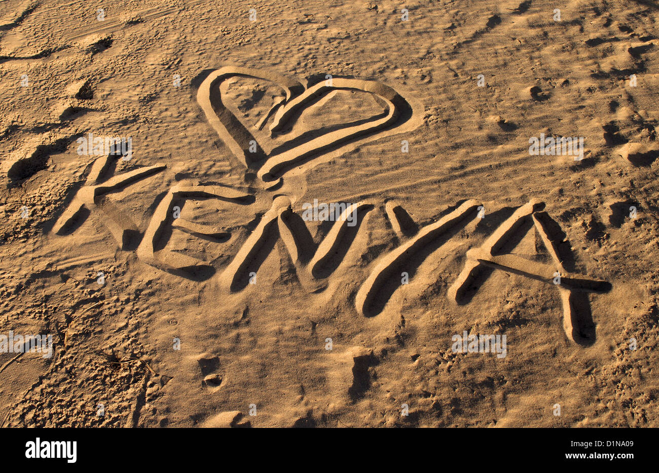 Il Kenya, la parola Kenya scritto nella sabbia, Malindi in Kenya, Africa Foto Stock