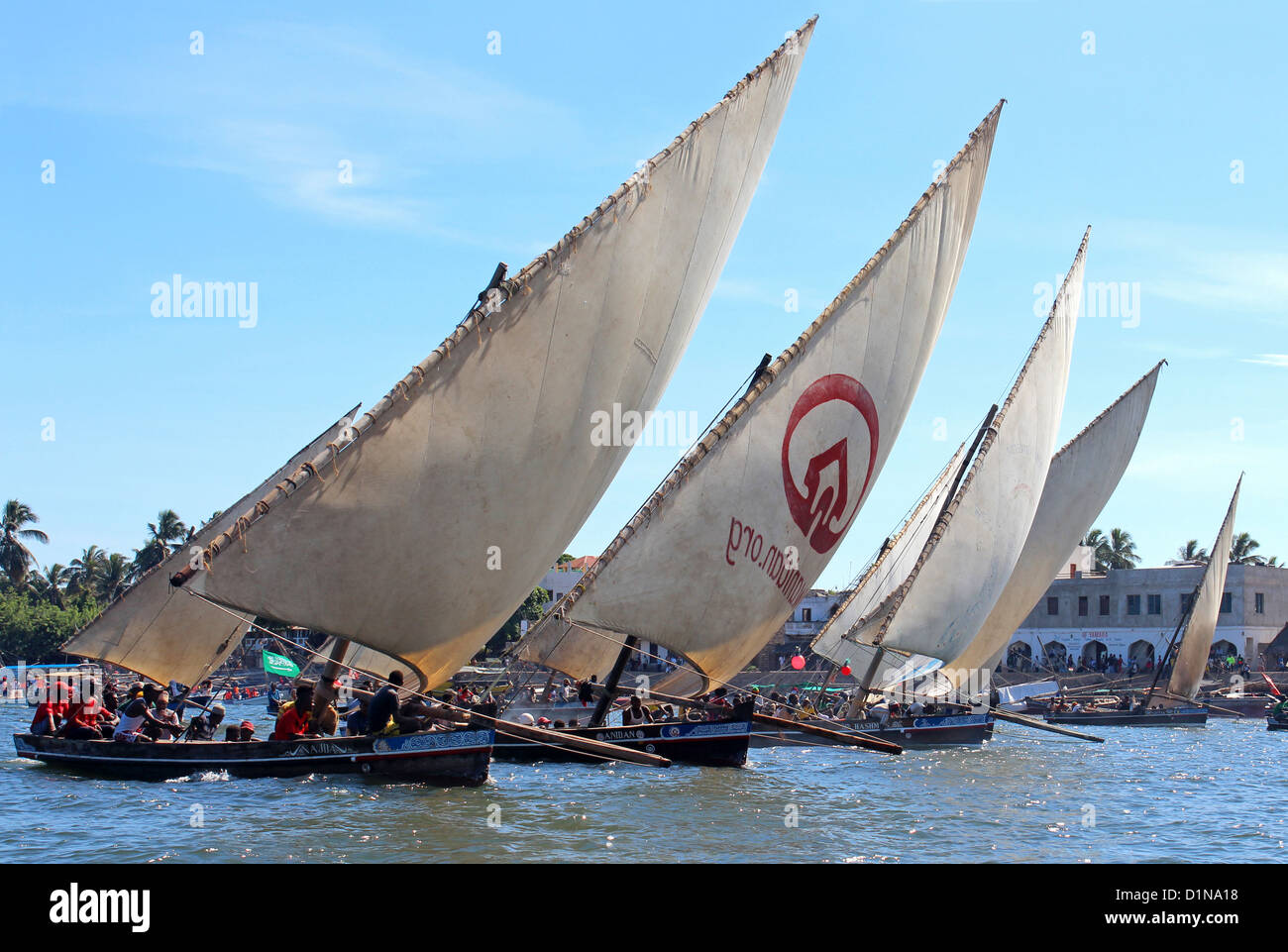 Barca Dhow gara a Lamu festival culturali, isola di Lamu, Kenya, Africa orientale Foto Stock