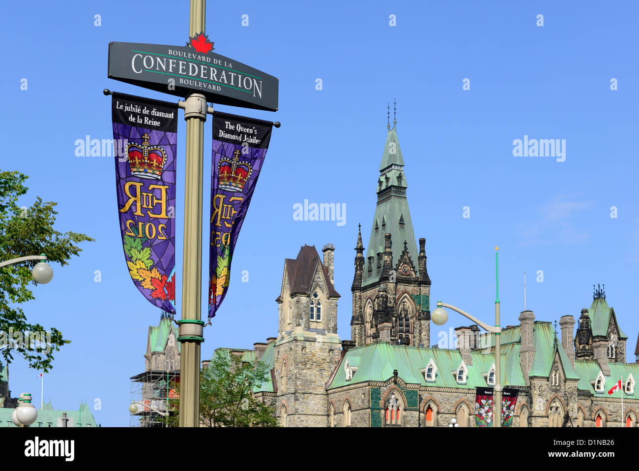 Segno Confederazione Boulvard con Parliment Hill in background Ottawa Ontario Canada Capitale Nazionale Foto Stock