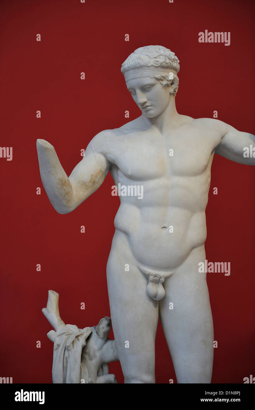 Uno dei centinaia di statua nel meraviglioso museo antropologico di Atene, Attica, Grecia. Foto Stock