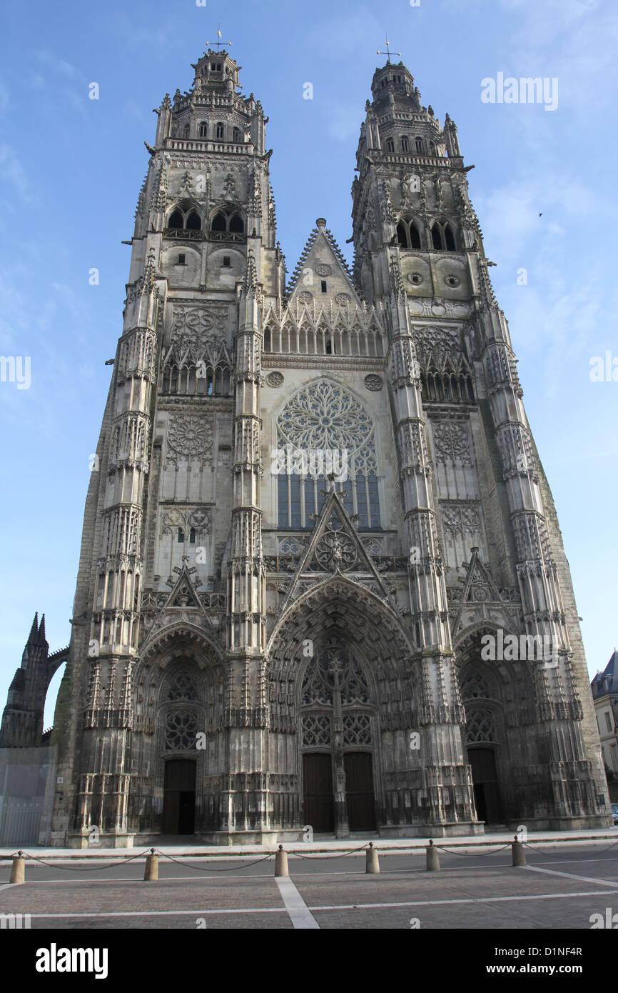 Esterno della cattedrale di Tours Francia Dicembre 2011 Foto Stock