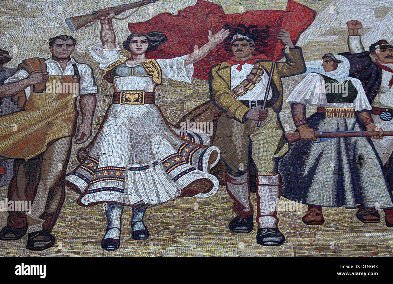 Dettaglio del mosaico di ingresso al Museo Storico Nazionale dell'Albania a Tirana Foto Stock