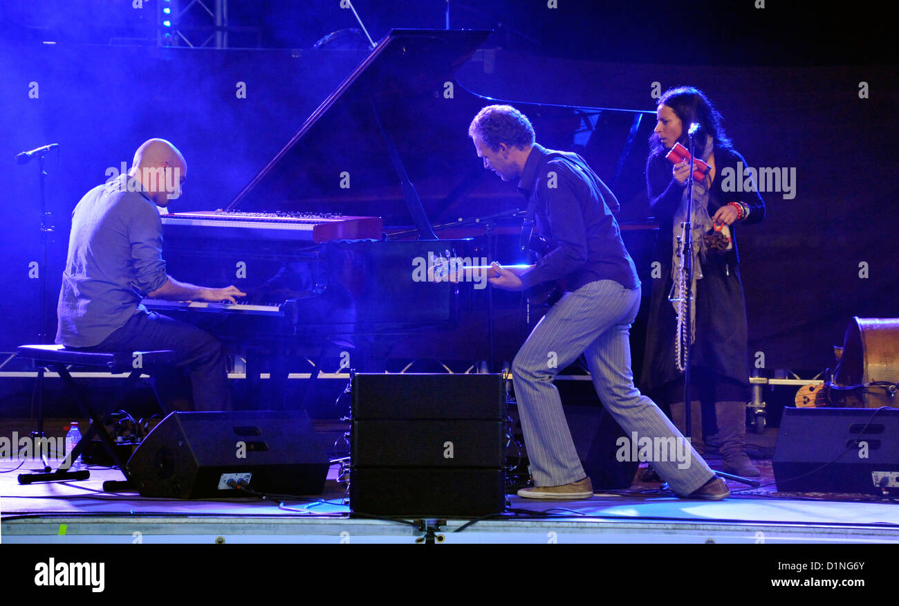 Il bassista israeliano Avishai Cohen esibirsi sul palco al Festival del Jazz di Stoccolma. Foto Stock