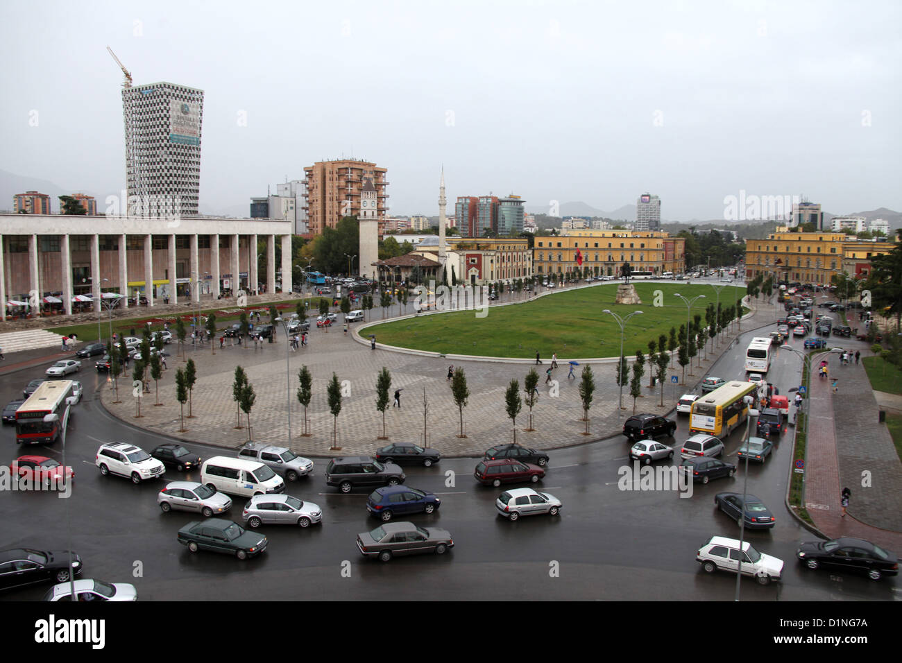 Piazza Skanderbeg a Tirana, che è la città capitale di Albania nei Balcani Foto Stock