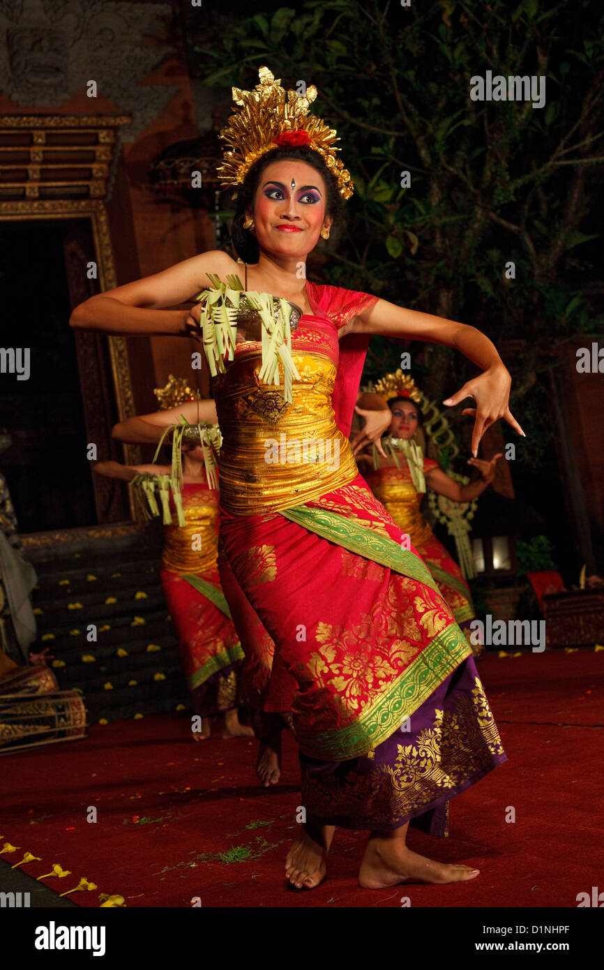 Uno spettacolo di danza Barong in un teatro all aperto in Ubud, Bali, Indonesia Foto Stock