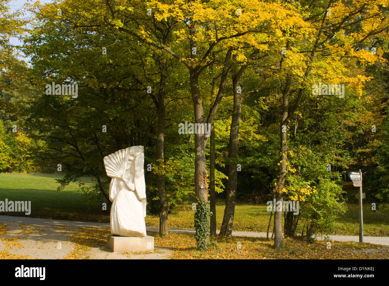 Österreich, Wien 13, statua der Kaiserin Elisabeth von Österreich (Zwang, Flucht, Freiheit von Ulrike Troger Foto Stock