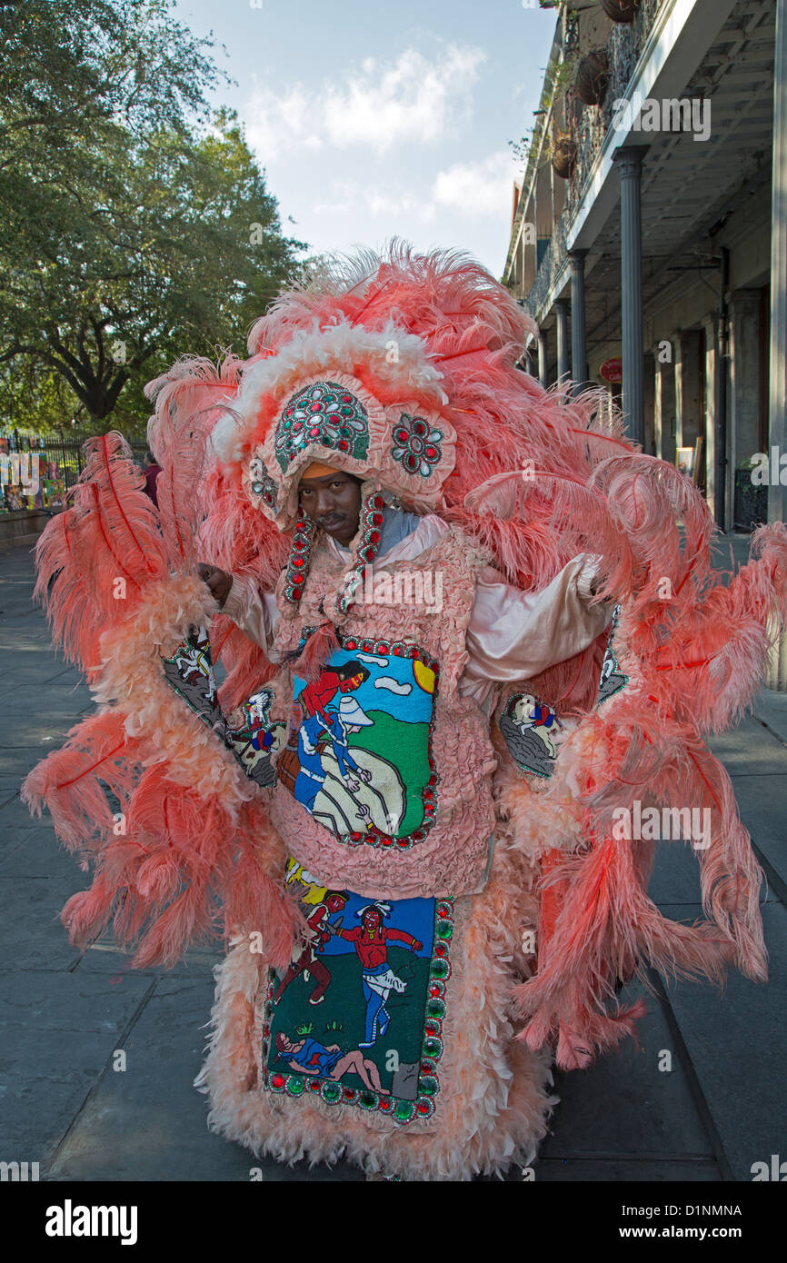 New Orleans, Louisiana - afro-americano di un uomo vestito in costume nel Quartiere Francese. Foto Stock