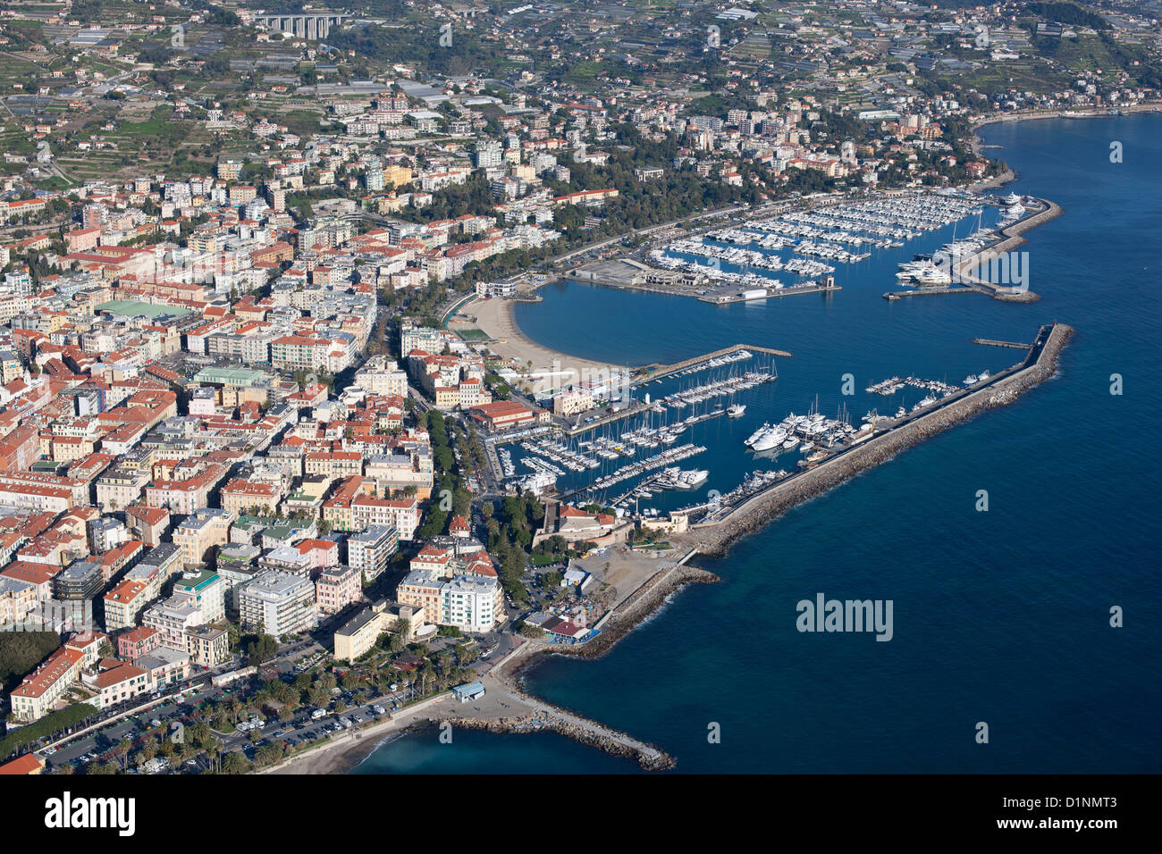 VISTA AEREA. Porto di San Remo. Provincia di Imperia, Liguria, Italia. Foto Stock