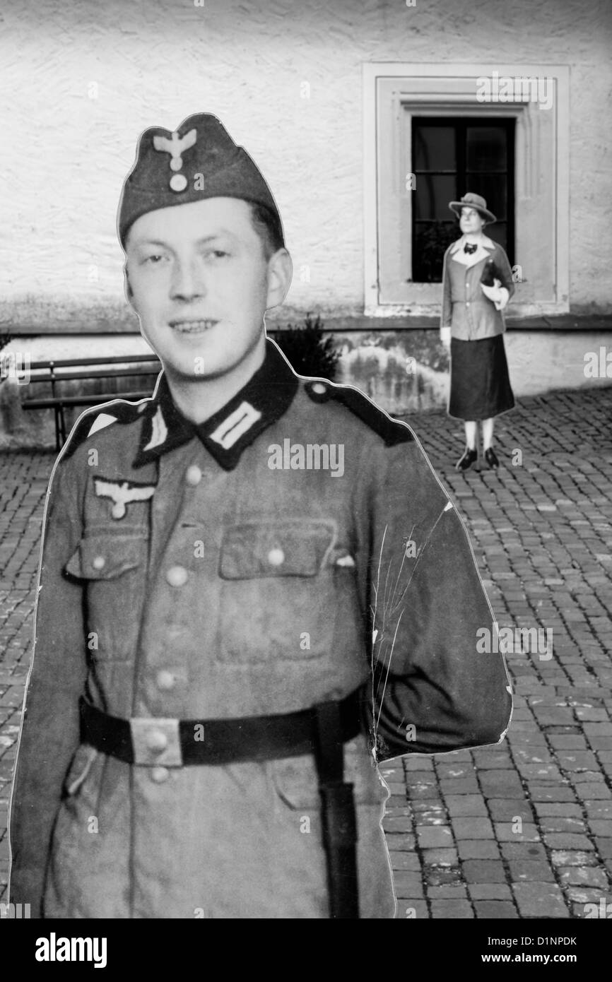 Una vita foto di dimensioni di Neave Airey nel cortile del castello di Colditz nella Germania orientale, un ex campo di prigionia Foto Stock