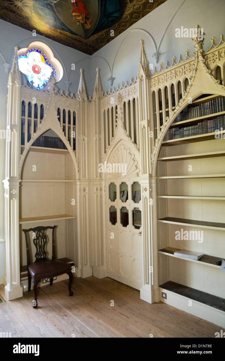 La sala biblioteca di Strawberry Hill House, Saint Mary's University, Twickenham. UK dopo il restauro con fondi della lotteria. Foto Stock