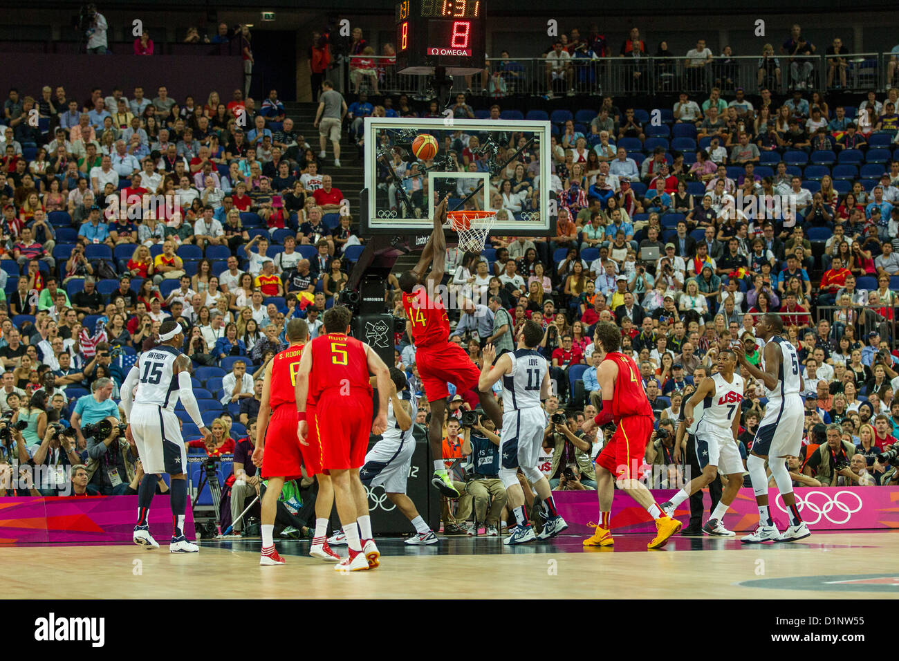 Serge Ibaka (ESP)-14-USA- Spagna competere nel medaglia d oro di pallacanestro degli uomini di gioco presso le Olimpiadi estive di Londra, 2012 Foto Stock