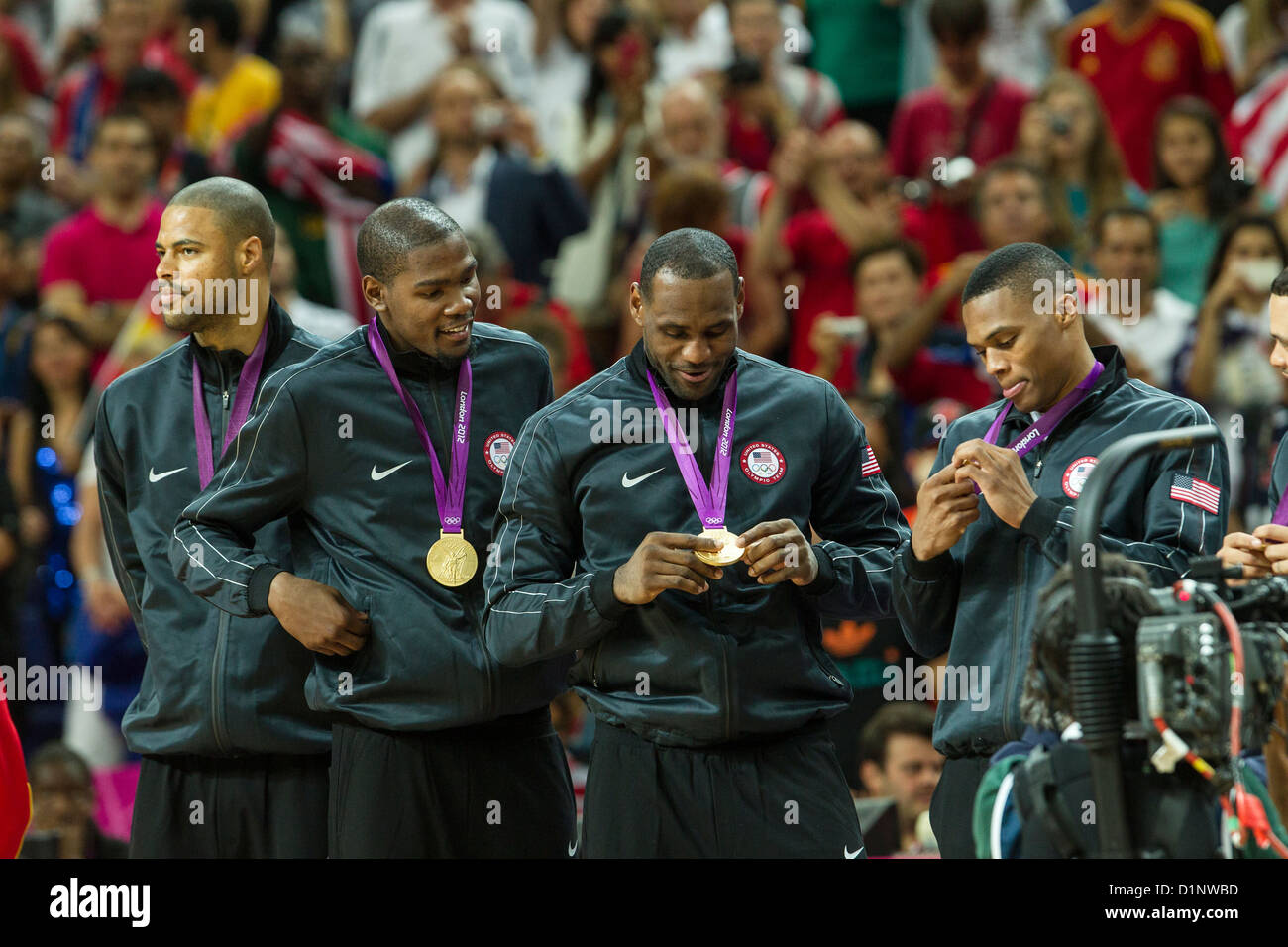Stati Uniti d'America vince la medaglia d'oro in Spagna negli uomini Basketball presso le Olimpiadi estive di Londra, 2012 Foto Stock