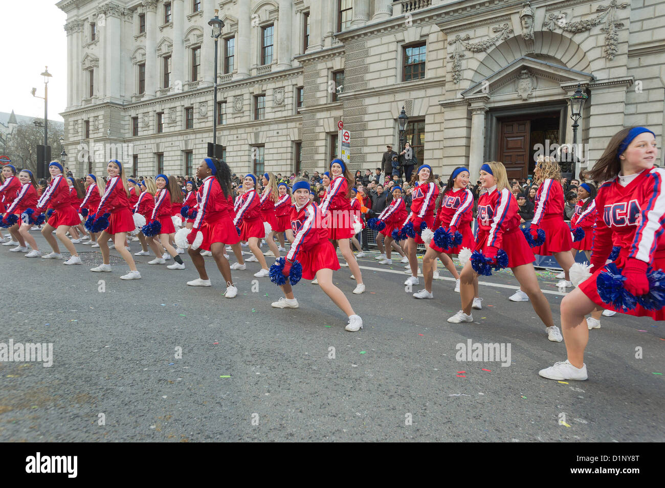 Il 2013 Sfilata di capodanno. Londra. Regno Unito. 01/01/2013. © Peter Webb/Alamy. Tutti i diritti affermati e riservati. Nessuna parte di questa foto per essere memorizzati, riprodotto, manipolata o trasmessa con qualsiasi mezzo senza l'autorizzazione. Photo credit: Peter Webb/Alamy Foto Stock