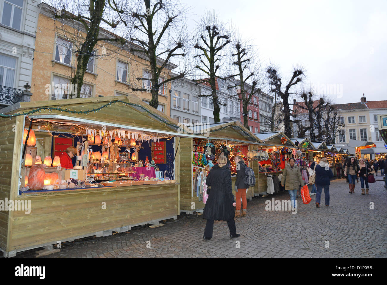 Mercatino di Natale di Simon Stevinplein, Centro Storico di Brugge A Bruges, Fiandra occidentale provincia, regione fiamminga, Belgio Foto Stock