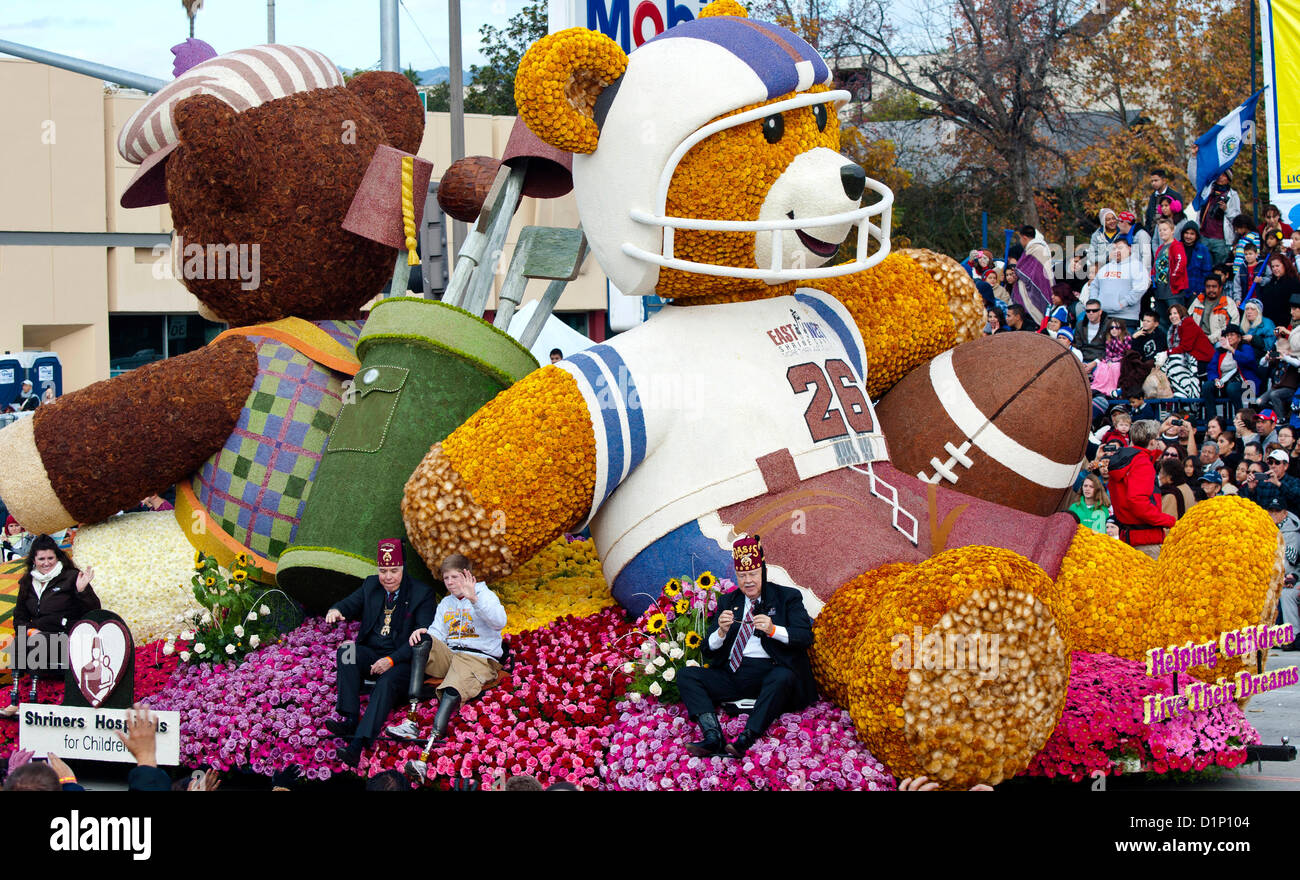 Giudici" Trofeo Speciale galleggiante, Shriners ospedali per bambini tema 'Aiutare i bambini a vivere i loro sogni' durante la 124Rose Parade su Colorado Blvd. a Pasadena, in California martedì, 1 gennaio 2012. Foto Stock