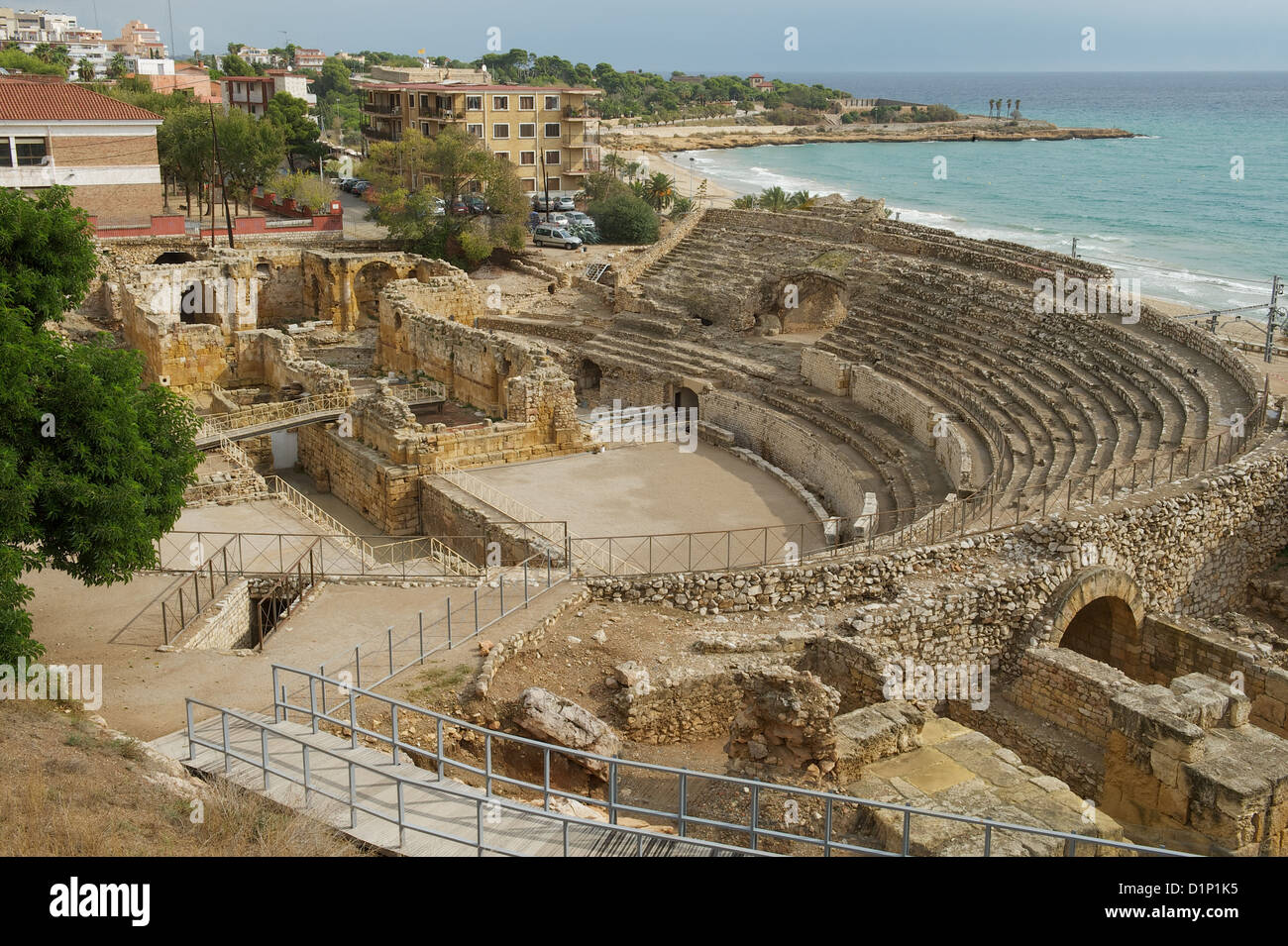 Anfiteatro romano con mare in background, Tarragona, Spagna Foto Stock