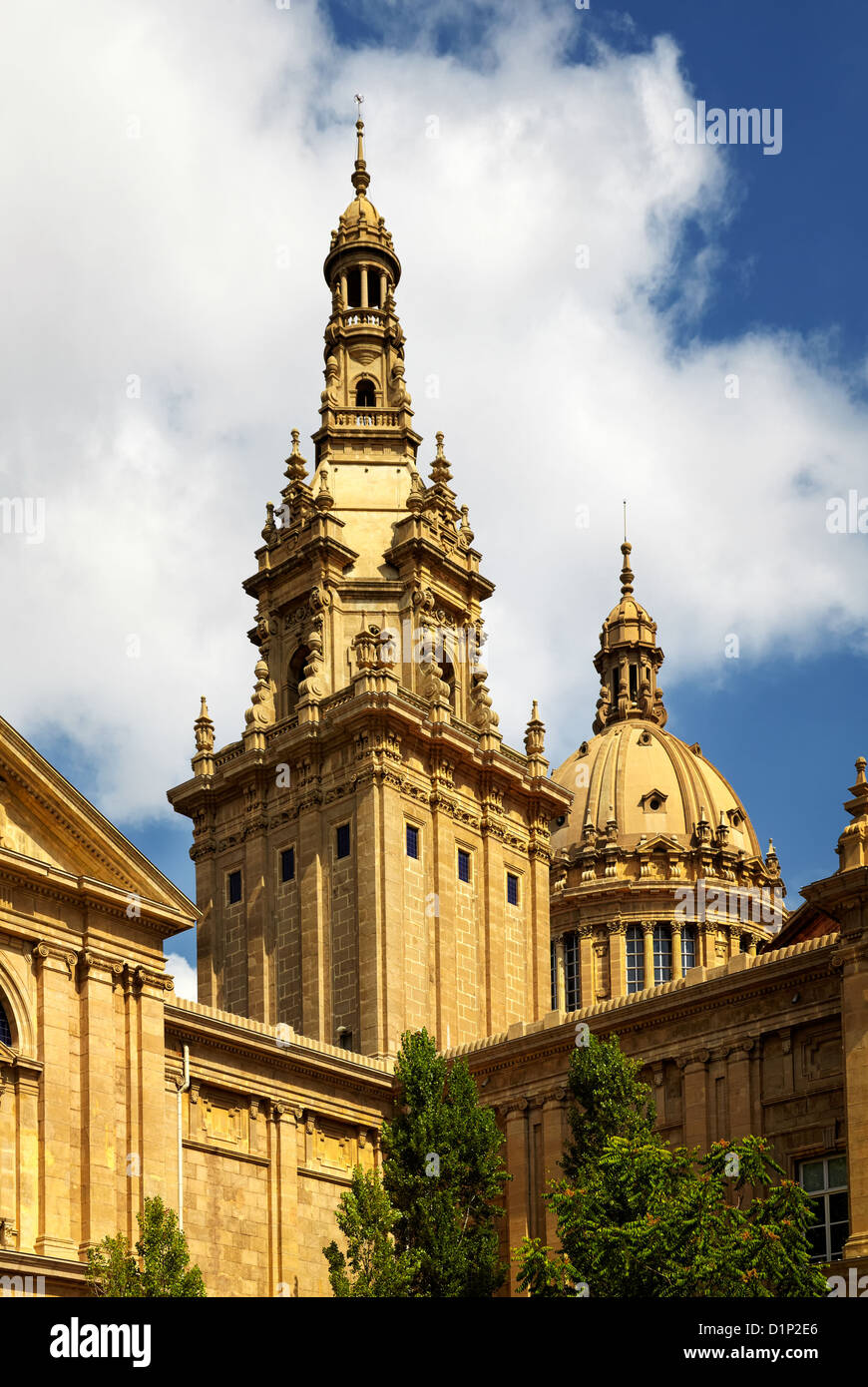 Torre del Palau Nacional di Montjuic, Barcelona, Spagna. Foto Stock