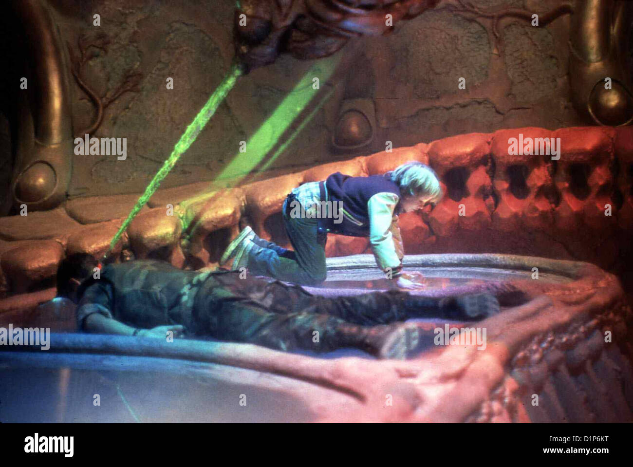 Invasione Vom Mars invasori da Marte Sergant Rinaldi (Eric Pierpoint), David (Hunter Carson) *** Caption locale *** 1953 -- Foto Stock