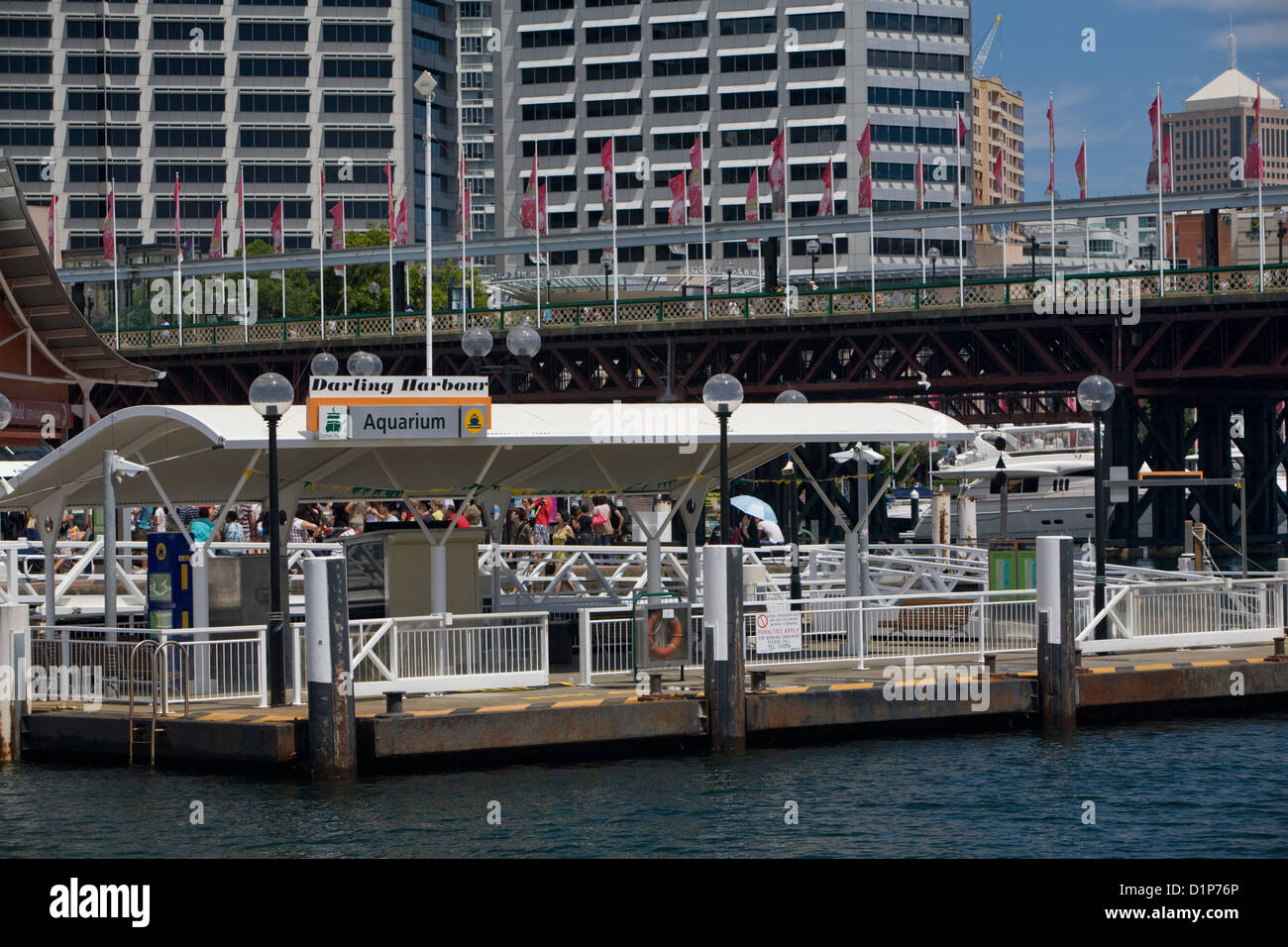 Acquario fery wharf fermata in Darling Harbour di Sydney Foto Stock