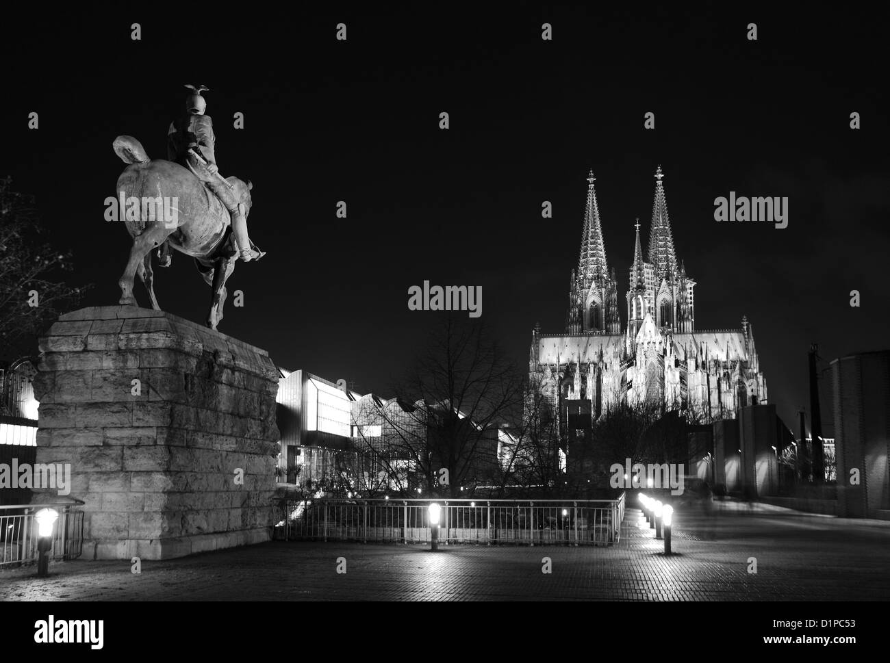 Paesaggio, Cologne City di notte, la cattedrale di Colonia, Statua del Kaiser Guglielmo I di Prussia, il fiume Reno, Renania settentrionale-Vestfalia, Foto Stock
