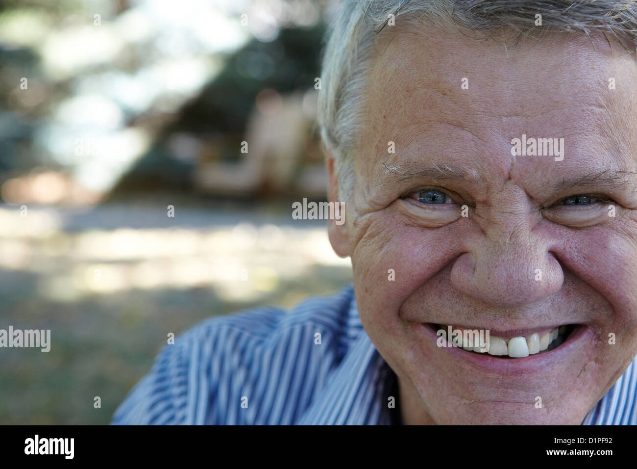 Senior uomo ridere Foto Stock