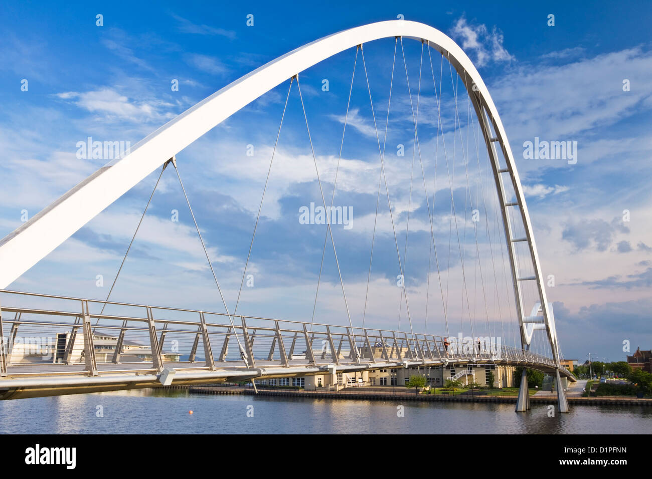 Stockton "infinito", il Ponte sul Fiume Tees progettato da Spence Associates e aperto nel 2009, Teesside, Inghilterra Foto Stock