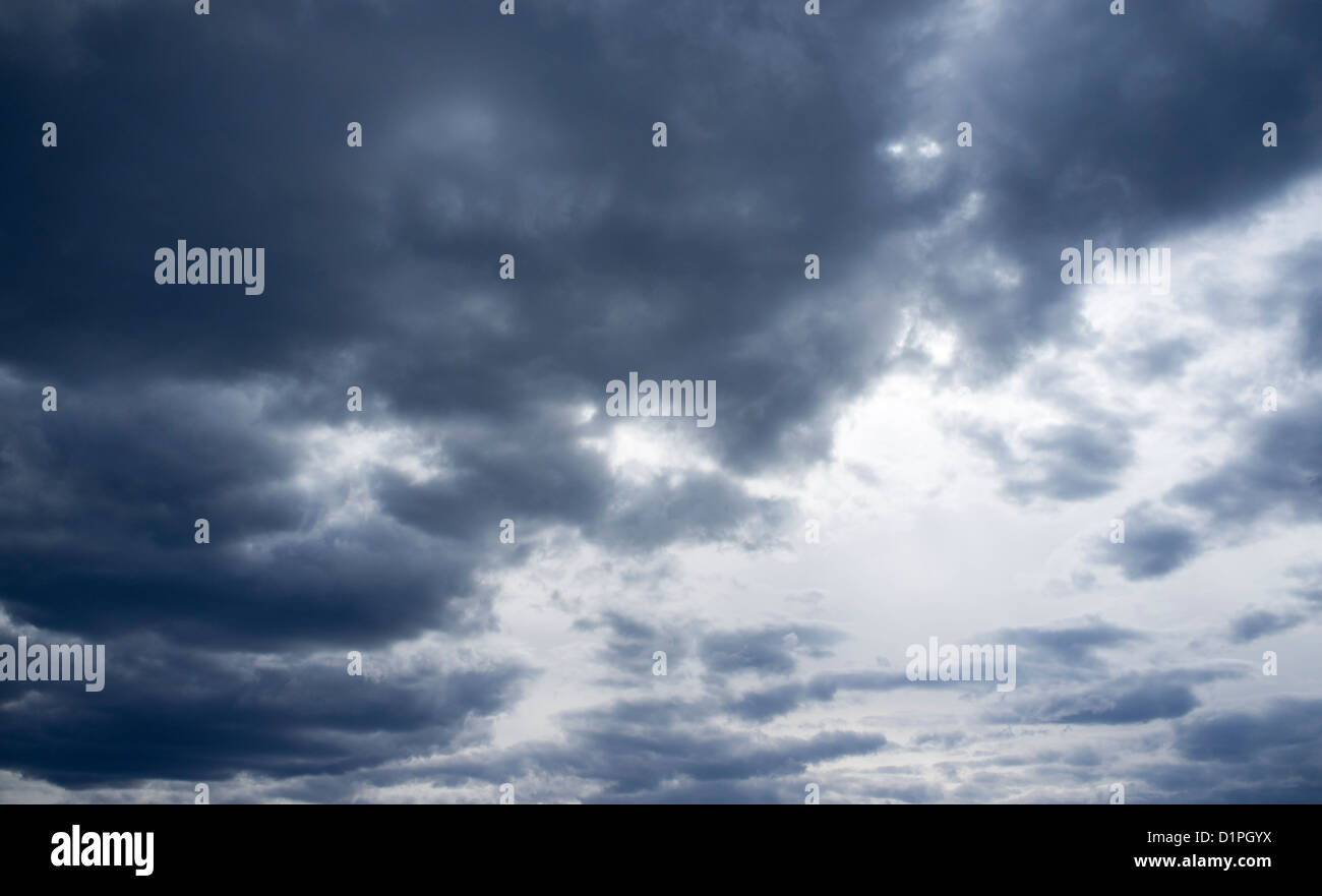 Nuvole grigie a cielo , Finlandia Foto Stock