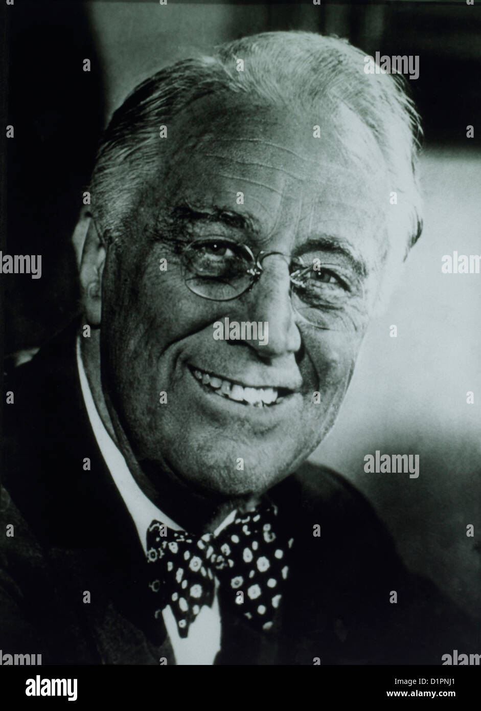 Il presidente Franklin Roosevelt, trentaduesimo Presidente degli Stati Uniti d'America, sorridente e indossando Papillon, Ritratto, Giugno 5, 1944 Foto Stock