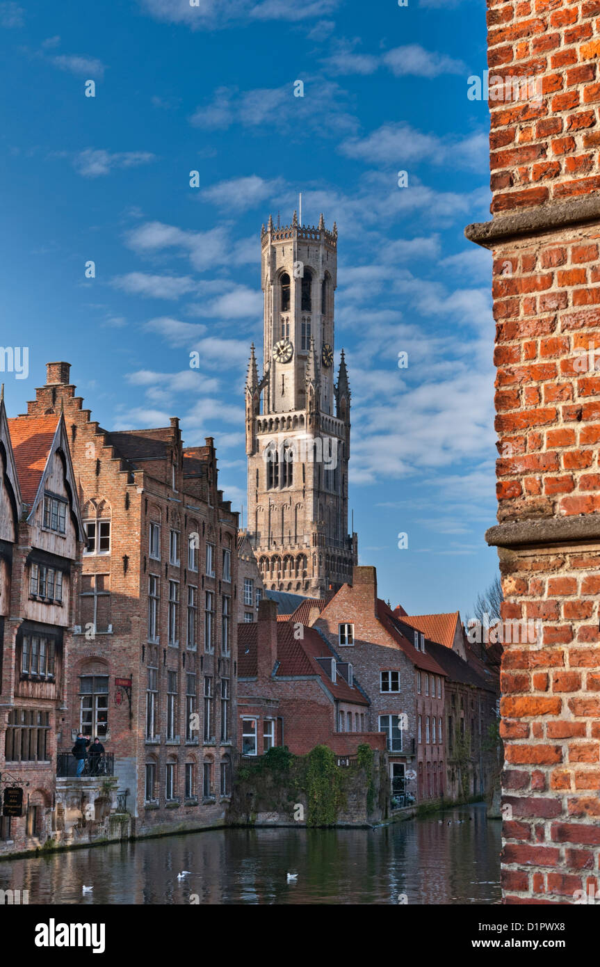 Belfort Belfry e Rozenhoedkaai Bruges Belgio Foto Stock