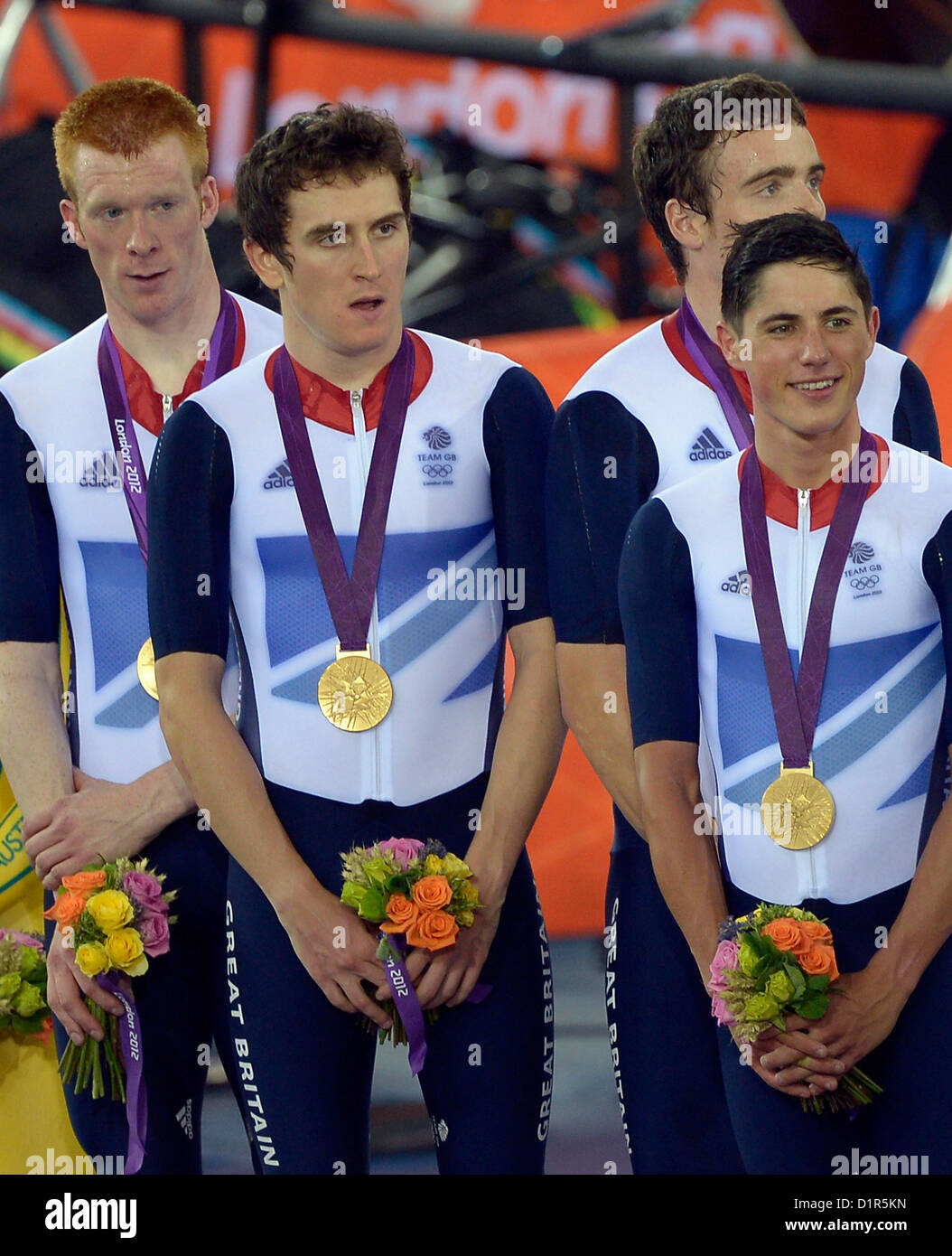 Il Team GB (GBR, Gran Bretagna) il perseguimento di team di Edward Clancy, Geraint Thomas, Steven Burke e Peter Kennaugh con la loro medaglia Foto Stock