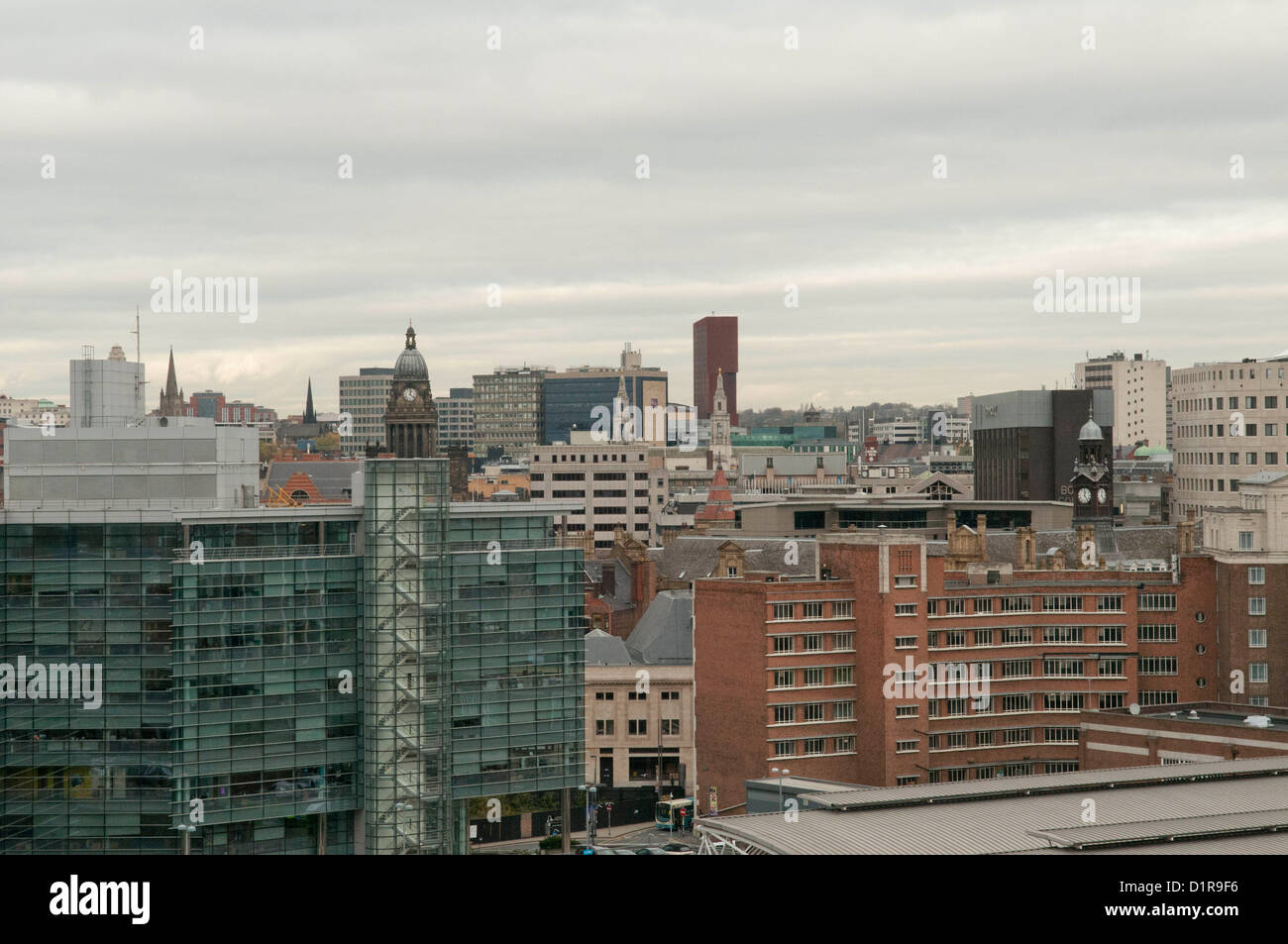 Leeds City Centre; vista da sopra la stazione ferroviaria Foto Stock