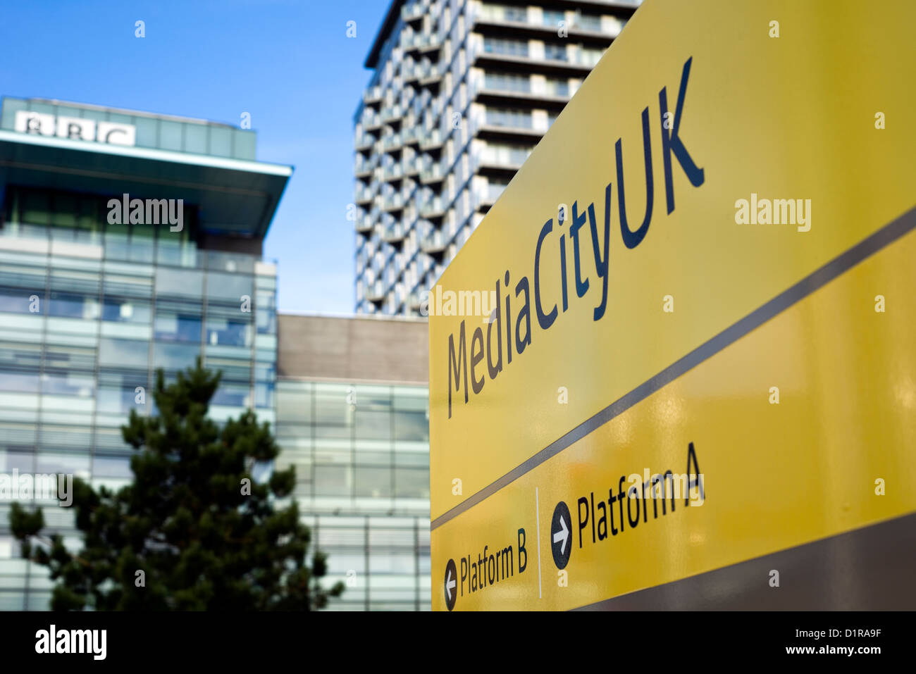 Segno della metro al di fuori della BBC di Media City UK studi televisivi a Salford Quays a Manchester in Inghilterra Foto Stock