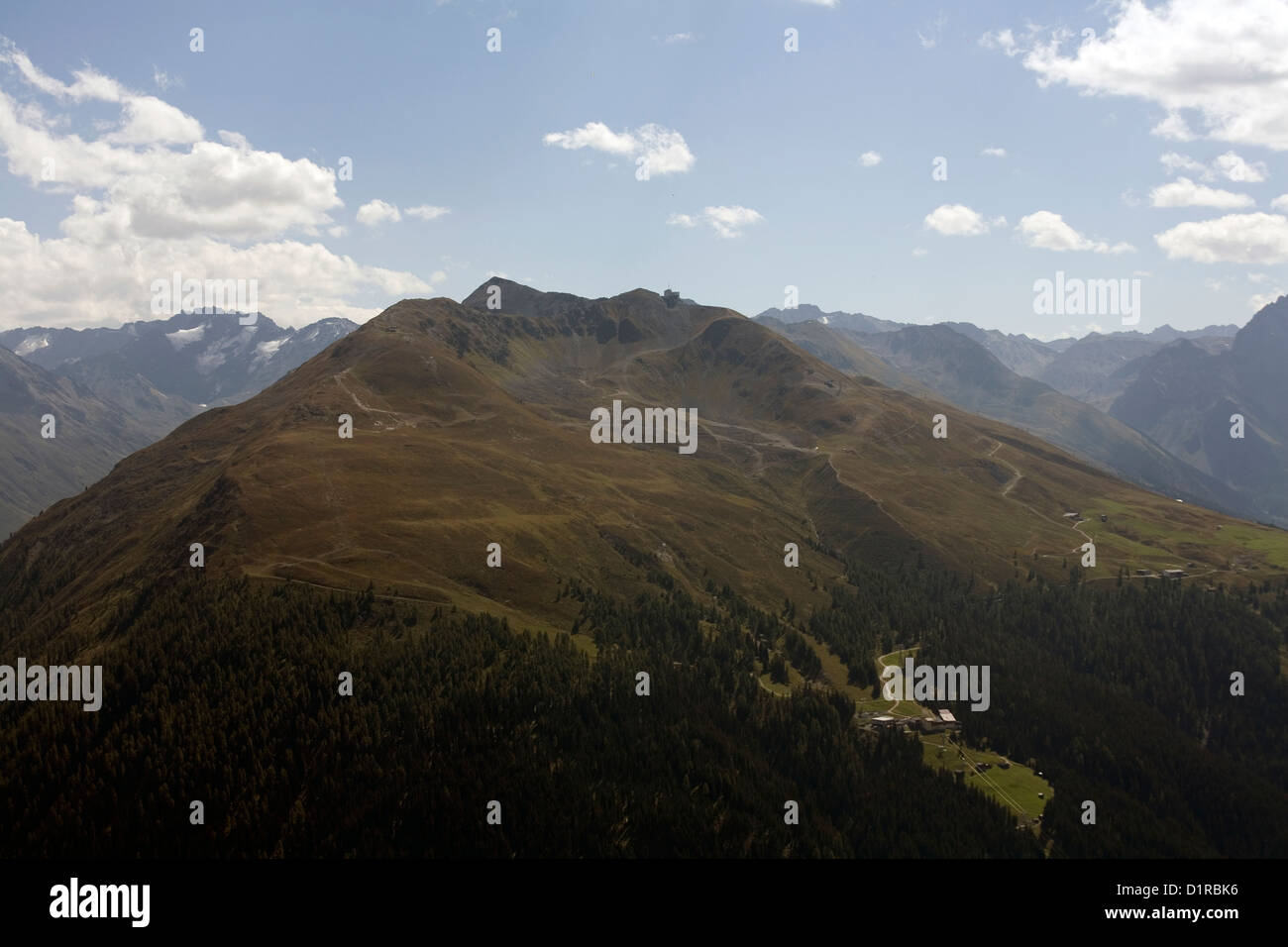 Il Jakobshorn e Jakobshorn seggiovia stazione e hotel e la Jatzhorn Davos Grigioni Svizzera Foto Stock