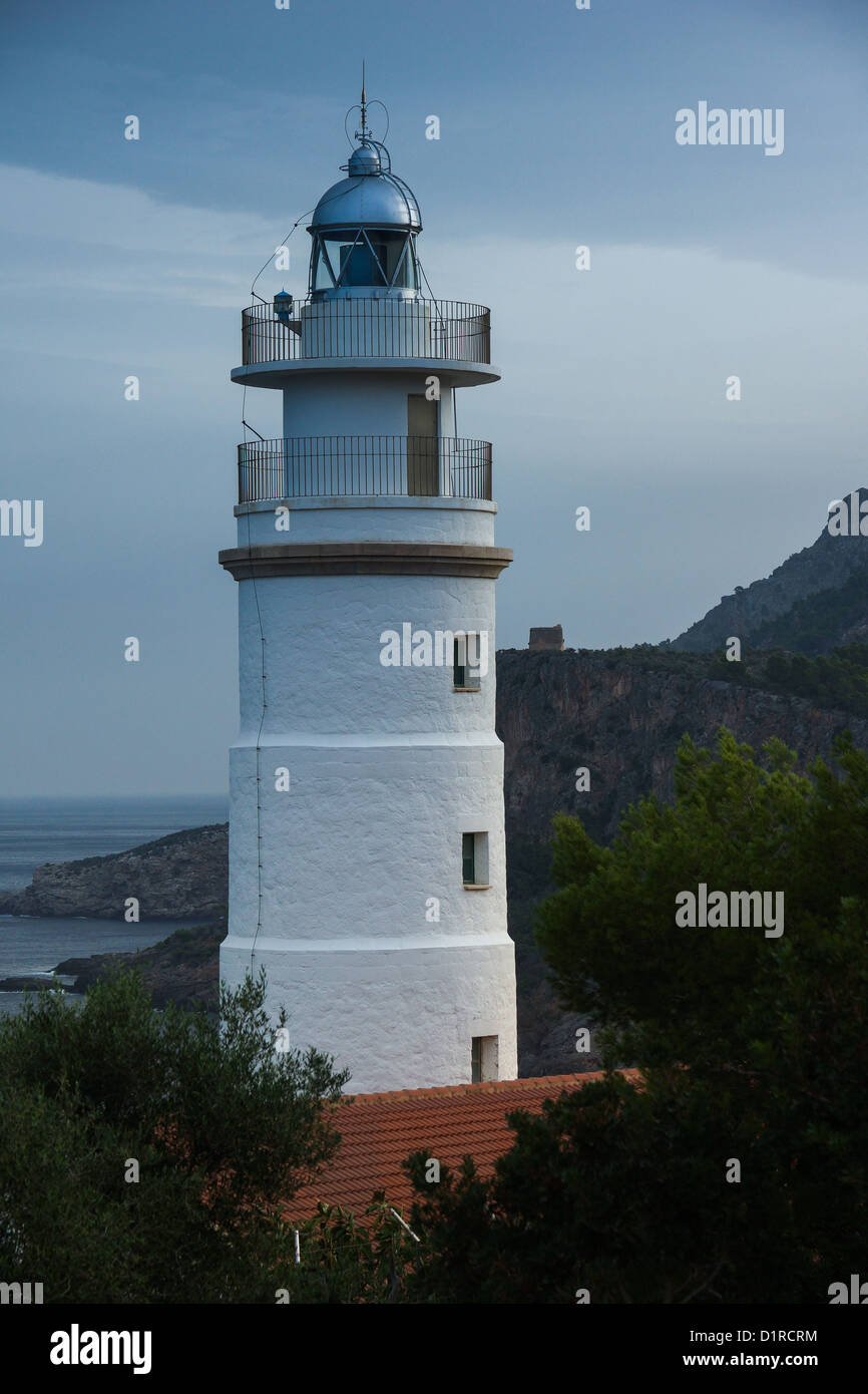 Sul Northwestcoast di Mallorca ligthhouses è stata importante per secoli per aiutare le navi di evitare le scogliere e Foto Stock
