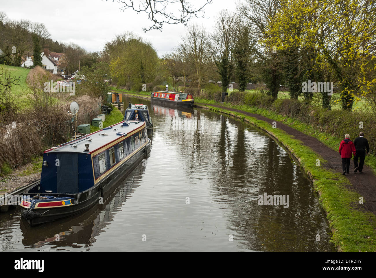A seguito della Staffordshire & Worcestershire Canal alzaia verso Stewponey serrature, Stourton, nel Black Country Foto Stock
