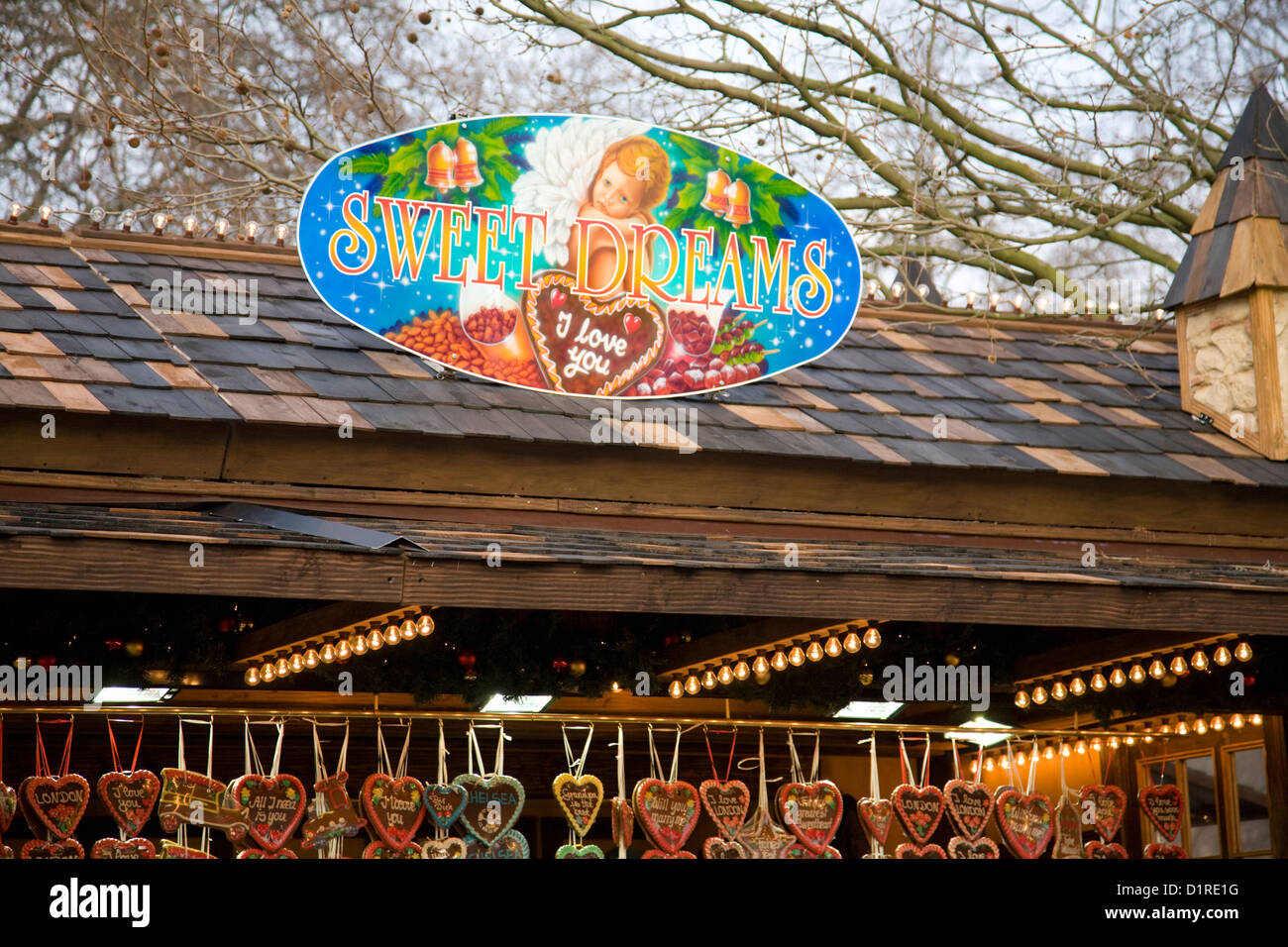 Hyde Park Winter Wonderland, a Londra, Inghilterra, Regno Unito, con bancarelle e attrazioni turistiche Foto Stock
